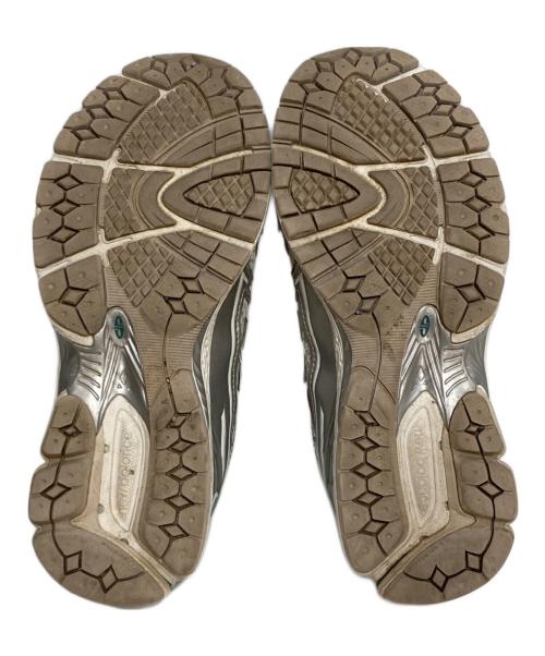NEW BALANCE（ニューバランス）NEW BALANCE (ニューバランス) M1906ローカットスニーカー シルバー×ホワイト サイズ:24.5の古着・服飾アイテム