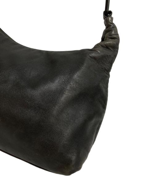 PRADA（プラダ）PRADA (プラダ) プラスチックハンドル レザー ワンショルダーバッグ ブラックの古着・服飾アイテム