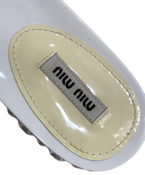 MIU MIU（ミュウミュウ）MIU MIU (ミュウミュウ) ビジューサンダル ホワイト サイズ:37の古着・服飾アイテム