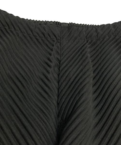 HOMME PLISSE ISSEY MIYAKE（オム プリッセ イッセイ ミヤケ）HOMME PLISSE ISSEY MIYAKE (オム プリッセ イッセイ ミヤケ) プリーツパンツ グリーン サイズ:2の古着・服飾アイテム