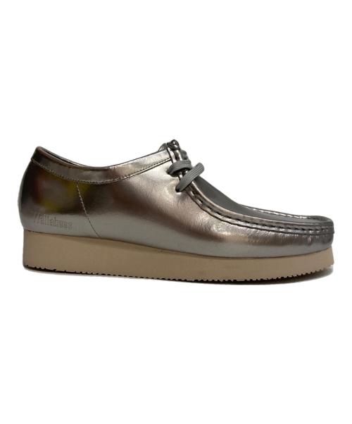 CLARKS（クラークス）CLARKS (クラークス) Wallabee 2604 Silver Patent ワラビー 2604 シルバーパテント シルバー サイズ:UK7の古着・服飾アイテム
