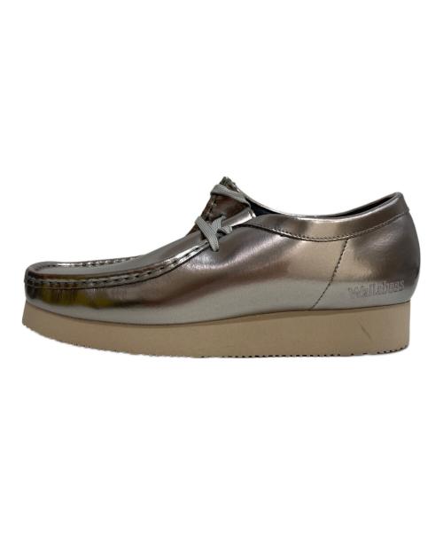CLARKS（クラークス）CLARKS (クラークス) Wallabee 2604 Silver Patent ワラビー 2604 シルバーパテント シルバー サイズ:UK7の古着・服飾アイテム