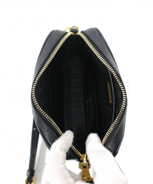 PRADA（プラダ）PRADA (プラダ) サフィアーノレザーショルダーバッグ ブラックの古着・服飾アイテム