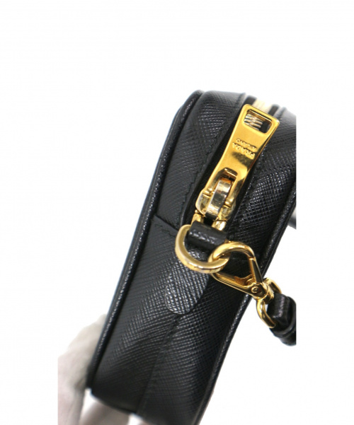 PRADA（プラダ）PRADA (プラダ) サフィアーノレザーショルダーバッグ ブラックの古着・服飾アイテム