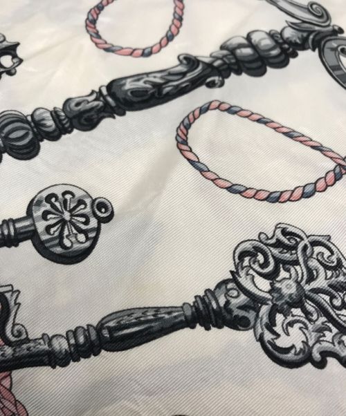 HERMES（エルメス）HERMES (エルメス) カレ90/LES CLES /鍵柄 ピンクの古着・服飾アイテム