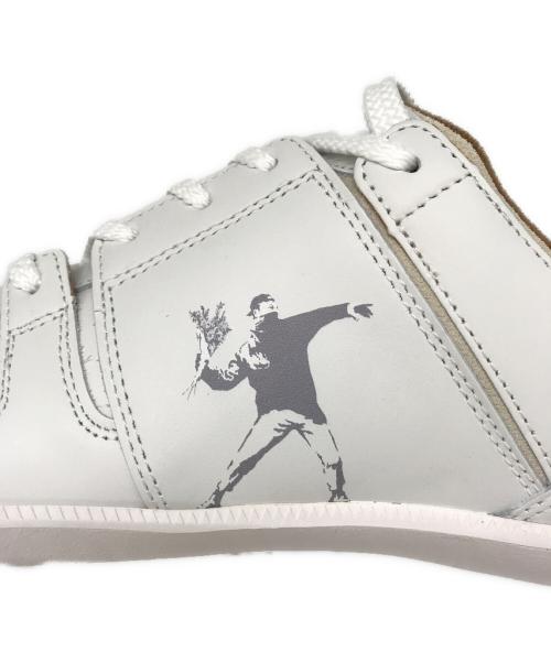 via SANGACIO（ヴィア・サンガチオ）via SANGACIO (ヴィア・サンガチオ) BRANDALISD (ブランダライズド) にゅ～ずMOM/Banksyコラボ ベージュ サイズ:26の古着・服飾アイテム