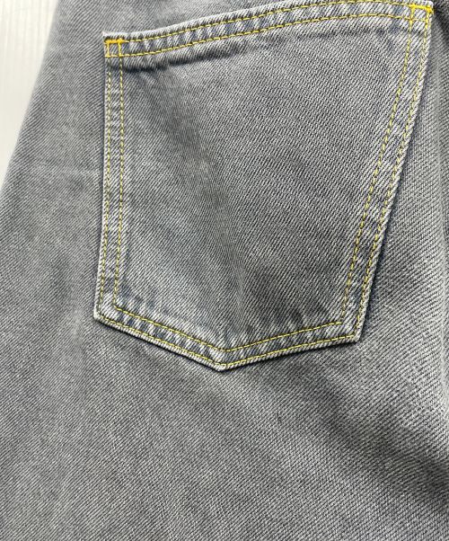 DEVELOPMENT INUSAGE（ディベロップメントインアスエイジ）DEVELOPMENT INUSAGE (ディベロップメントインアスエイジ) デニムパンツ グレー サイズ:Sの古着・服飾アイテム