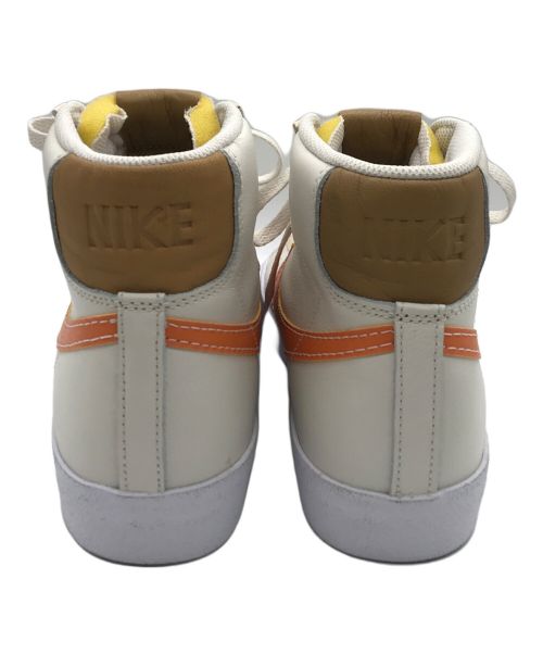 NIKE（ナイキ）NIKE (ナイキ) BLAZER MID 77 EMB/ブレザー ミッド 77 エンベデッド ファントム/パールホワイト/エレメンタルゴールド/ホットカリー/DQ7674-001 ベージュ サイズ:27.5の古着・服飾アイテム