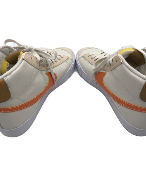 NIKE（ナイキ）NIKE (ナイキ) BLAZER MID 77 EMB/ブレザー ミッド 77 エンベデッド ファントム/パールホワイト/エレメンタルゴールド/ホットカリー/DQ7674-001 ベージュ サイズ:27.5の古着・服飾アイテム