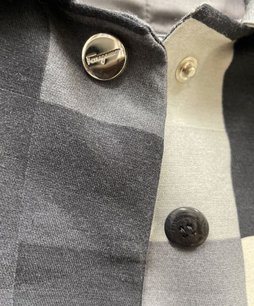 Salvatore Ferragamo（サルヴァトーレ フェラガモ）Salvatore Ferragamo (サルヴァトーレ フェラガモ) ウールシルクブロックチェックジャケット/チェックジャケット/ジャケット グレー サイズ:38の古着・服飾アイテム