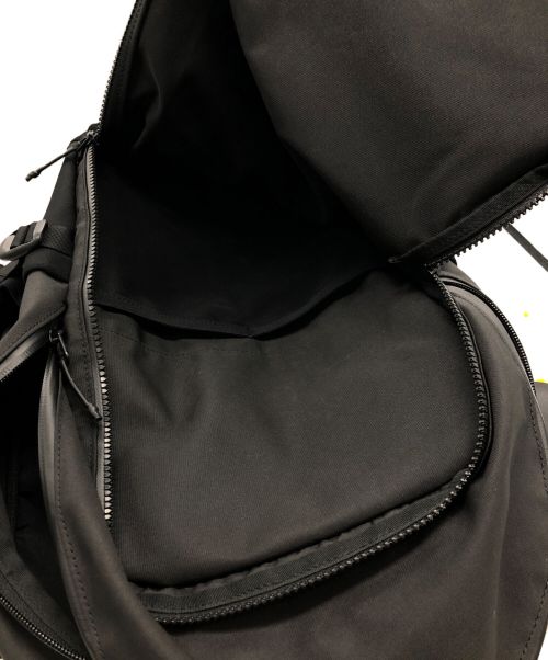 MONCLER GENIUS 7（モンクレール ジーニアス 7）MONCLER GENIUS 7 (モンクレール ジーニアス 7) FRAGMENT (フラッグメント) モンクレール×フラグメントデザイン ロゴ バックパック/F209U5A70000 02SL ブラックの古着・服飾アイテム