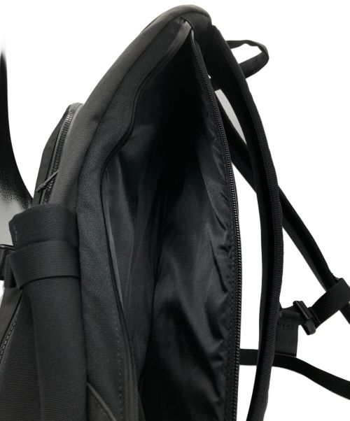 MONCLER GENIUS 7（モンクレール ジーニアス 7）MONCLER GENIUS 7 (モンクレール ジーニアス 7) FRAGMENT (フラッグメント) モンクレール×フラグメントデザイン ロゴ バックパック/F209U5A70000 02SL ブラックの古着・服飾アイテム