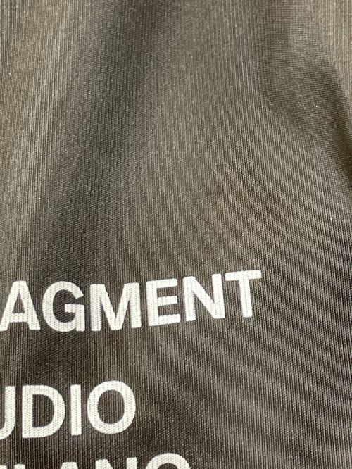 MONCLER GENIUS 7（モンクレール ジーニアス 7）MONCLER GENIUS 7 (モンクレール ジーニアス 7) FRAGMENT (フラッグメント) モンクレール×フラグメントデザイン ロゴ バックパック/F209U5A70000 02SL ブラックの古着・服飾アイテム