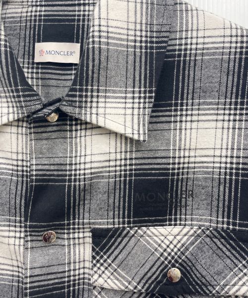 MONCLER（モンクレール）MONCLER (モンクレール) CAMICIA チェック 長袖シャツ/H10912F00002 549XX ホワイト×ブラック サイズ:Mの古着・服飾アイテム