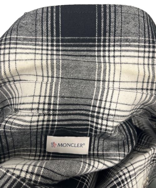 MONCLER（モンクレール）MONCLER (モンクレール) CAMICIA チェック 長袖シャツ/H10912F00002 549XX ホワイト×ブラック サイズ:Mの古着・服飾アイテム