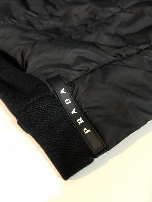 PRADA（プラダ）PRADA (プラダ) ジップアップ中綿ブルゾン/SJC574/ダウンジャケット/ジップジャケット ブラック サイズ:Ｍの古着・服飾アイテム