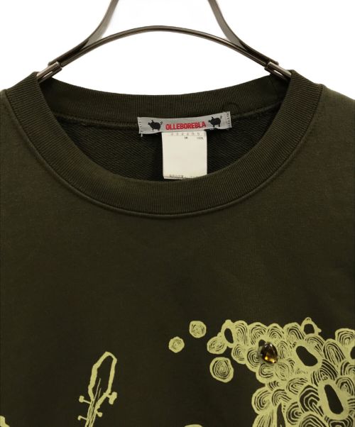 OLLEBOREBLA（アルベロベロ）OLLEBOREBLA (アルベロベロ) ブタデザインビジュ付きプリントスウェット/ビジュ付き/スウェット/クルーネックスウェット/ぶたさん/ぶたちゃん/332255 オリーブ サイズ:Mの古着・服飾アイテム