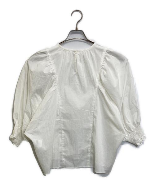 ebure（エブール）ebure (エブール) チリメンタイプライター ギャザースリーブブラウス ホワイト サイズ:38の古着・服飾アイテム