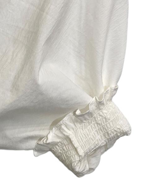 ebure（エブール）ebure (エブール) チリメンタイプライター ギャザースリーブブラウス ホワイト サイズ:38の古着・服飾アイテム