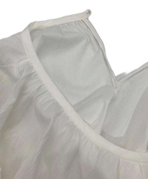 ebure（エブール）ebure (エブール) チリメンタイプライター ギャザースリーブブラウス ホワイト サイズ:38の古着・服飾アイテム