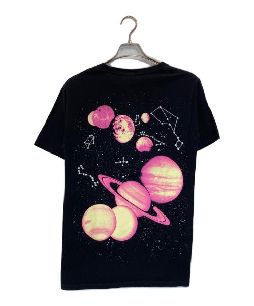 stussy（ステューシー）stussy (ステューシー) スペースプリントTシャツ ブラック サイズ:Sの古着・服飾アイテム