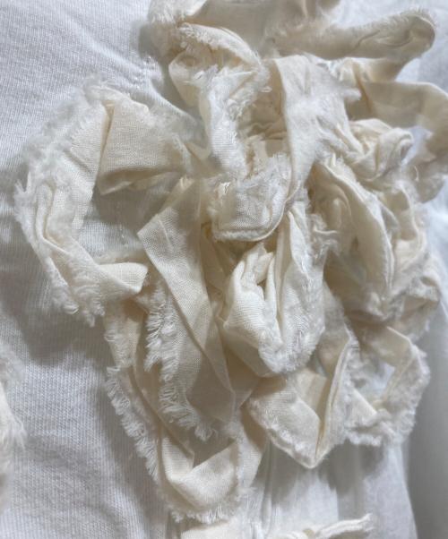 tricot COMME des GARCONS（トリココムデギャルソン）tricot COMME des GARCONS (トリココムデギャルソン) フラワーモチーフT/TQ-T215 ホワイト サイズ:Sの古着・服飾アイテム