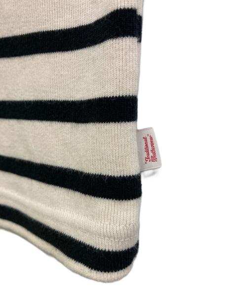 Traditional Weatherwear（トラディショナルウェザーウェア）Traditional Weatherwear (トラディショナルウェザーウェア) ショルダーボタンノースリーブニット アイボリー×ブラック サイズ:Sの古着・服飾アイテム