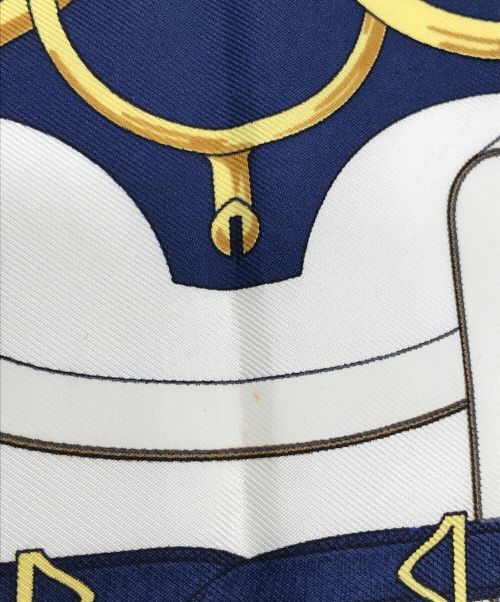 HERMES（エルメス）HERMES (エルメス) カレ40 黄金の拍車/カレ40/スカーフ ホワイト×ネイビーの古着・服飾アイテム