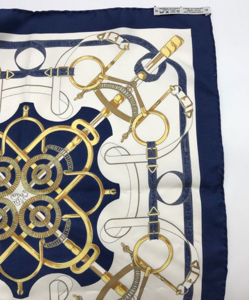 HERMES（エルメス）HERMES (エルメス) カレ40 黄金の拍車/カレ40/スカーフ ホワイト×ネイビーの古着・服飾アイテム