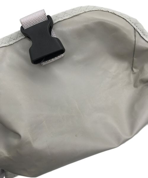 Acne studios（アクネ ストゥディオス）Acne studios (アクネ ストゥディオス) ミニメッセンジャーバッグ/C10140 グレーの古着・服飾アイテム