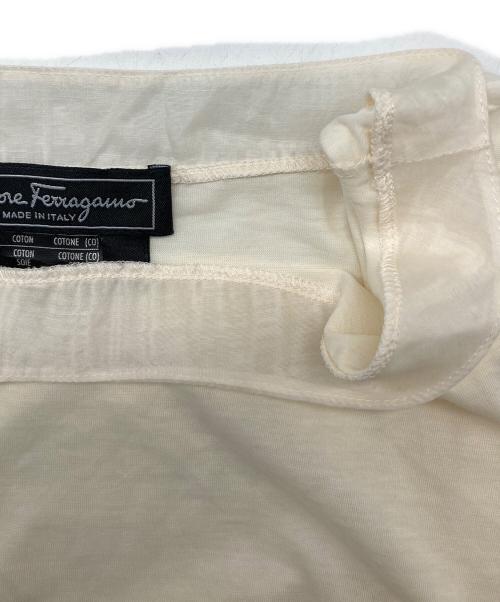 Salvatore Ferragamo（サルヴァトーレ フェラガモ）Salvatore Ferragamo (サルヴァトーレ フェラガモ) シルク切替カットソー アイボリー サイズ:38の古着・服飾アイテム