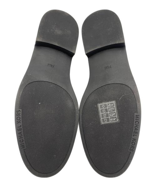 MICHAEL KORS（マイケル・コース）MICHAEL KORS (マイケルコース) パイソンローファー/40R2APFP2E ベージュ×ブラック サイズ:7　1/2の古着・服飾アイテム