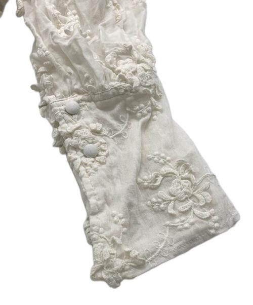 crinkle crinkle crinkle（クリンクル クリンクル クリンクル）crinkle crinkle crinkle (クリンクル クリンクル クリンクル) 3D embroidery long blouse ホワイト サイズ:Fの古着・服飾アイテム