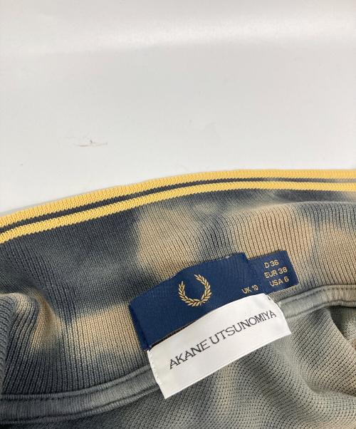 FRED PERRY（フレッドペリー）FRED PERRY (フレッドペリー) AKANE UTSUNOMIYA (アカネウツノミヤ) タイダイ ピケ ポロシャツ ブラック×ベージュ サイズ:36の古着・服飾アイテム