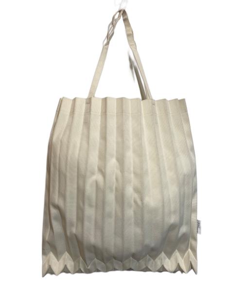 ISSEY MIYAKE me（イッセイ ミヤケ ミー）ISSEY MIYAKE me (イッセイ ミヤケ ミー) プリーツ ショルダーバック/MI11AG031 ベージュの古着・服飾アイテム