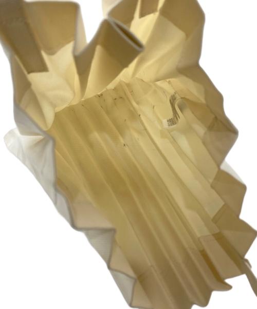 ISSEY MIYAKE me（イッセイ ミヤケ ミー）ISSEY MIYAKE me (イッセイ ミヤケ ミー) プリーツ ショルダーバック/MI11AG031 ベージュの古着・服飾アイテム