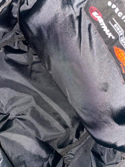 EASTPAK（イーストパック）EASTPAK (イーストパック) BEAMS (ビームス) 別注 Padded Pak'r XL 6Pocket ブラックの古着・服飾アイテム