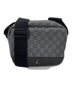 JORDANジョーダン）の古着「MONOGRAM MINI MESSENGER BAG/MA0760-G9Q」｜グレー