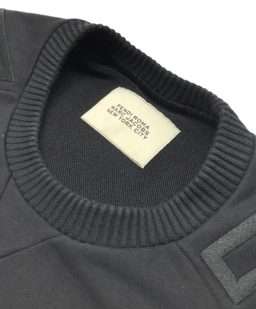 FENDI（フェンディ）FENDI (フェンディ) MARC JACOBS (マーク ジェイコブス) 袖ロゴオーバーサイズスウェット/FAF673 ブラック サイズ:SIZE XSの古着・服飾アイテム