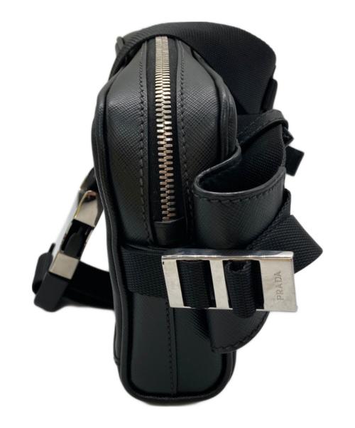 PRADA（プラダ）PRADA (プラダ) サフィアーノ トラベル バムバッグ ウエストバッグ/2VL012 ブラックの古着・服飾アイテム