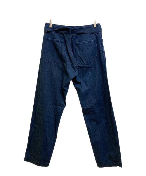 COMOLI（コモリ）COMOLI (コモリ) ベルテッド デニムパンツ インディゴの古着・服飾アイテム