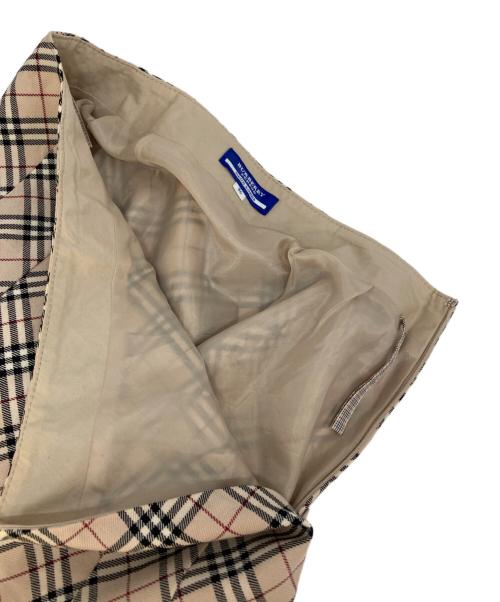 BURBERRY BLUE LABEL（バーバリーロンドンブルーレーベル）BURBERRY BLUE LABEL (バーバリーブルーレーベル) フレアスカート/FLF64-594-43 ベージュ サイズ:36の古着・服飾アイテム