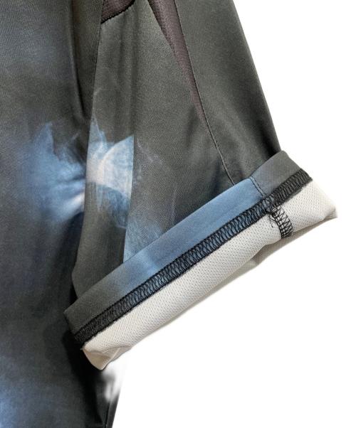 UMBRO（アンブロ）UMBRO (アンブロ) BOILER ROOM (ボイラールーム) FOOTBALL JERSEY グレー×ブルー サイズ:Mの古着・服飾アイテム