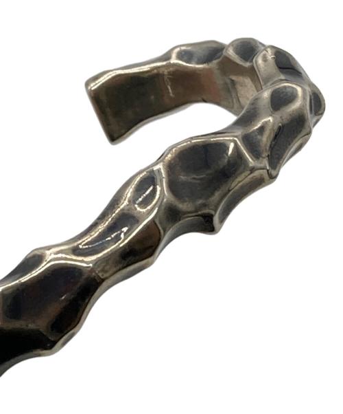 GARNI（ガルニ）GARNI (ガルニ) デザインバングル シルバーの古着・服飾アイテム