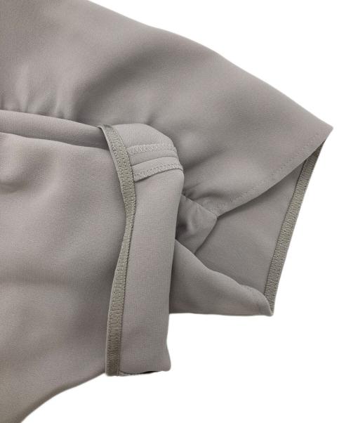 ADORE（アドーア）ADORE (アドーア) ハイツイスト ジョーゼット ワンピース グレー サイズ:38の古着・服飾アイテム