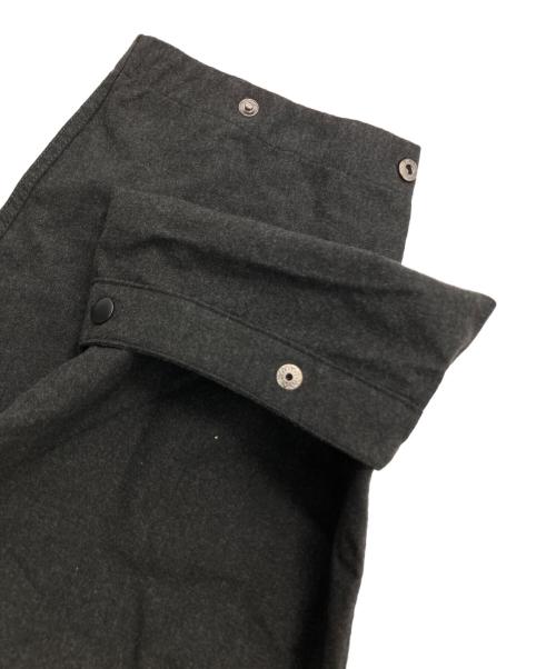 WILLY CHAVARRIA（ウィリーチャバリア）WILLY CHAVARRIA (ウィリーチャバリア) LS KANGAROO V-NECK CHACO グレー サイズ:Ｌの古着・服飾アイテム