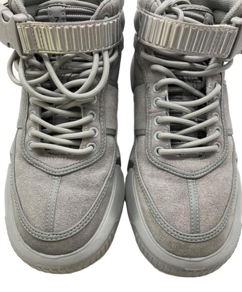 HENSHIN by KAMEN RIDER（ヘンシン バイ カメンライダー）HENSHIN by KAMEN RIDER (ヘンシン バイ カメンライダー) ウルフオルフェノク グレー サイズ:SIZE 25.5cmの古着・服飾アイテム