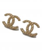 CHANELシャネル）の古着「キルティングココマークピアス」｜ゴールド