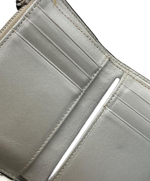MCM（エムシーエム）MCM (エムシーエム) ヴィセトス3つ折り財布 シルバーの古着・服飾アイテム