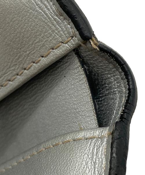 MCM（エムシーエム）MCM (エムシーエム) ヴィセトス3つ折り財布 シルバーの古着・服飾アイテム